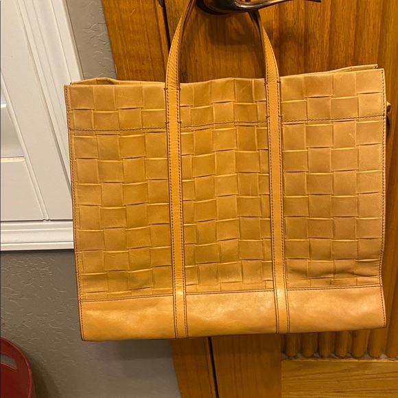 Fossil Carmen Tan Woven Leather Tote Bag with adjustable strap. No hang tag - Picture 3 of 14